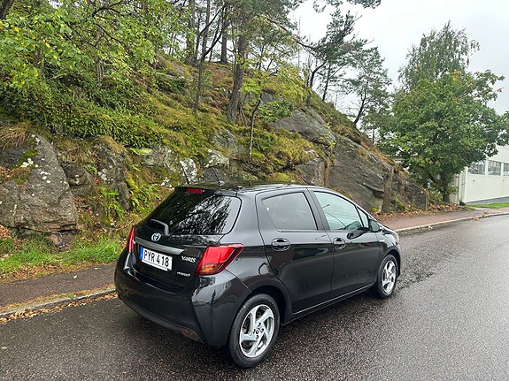 Toyota Yaris 5 of 7