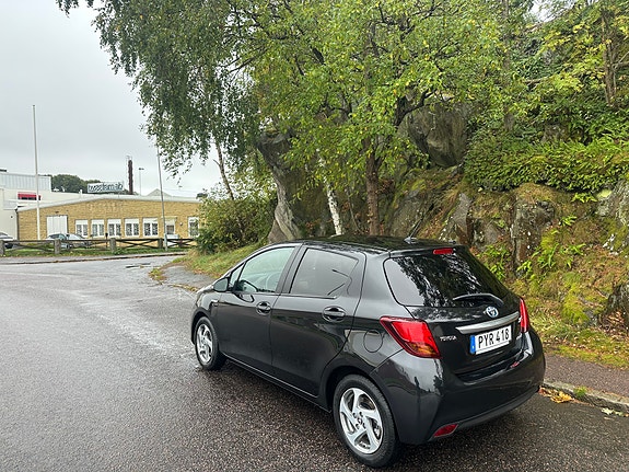 Toyota Yaris 2 of 7