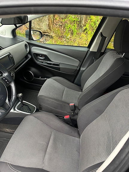 Toyota Yaris 3 of 7