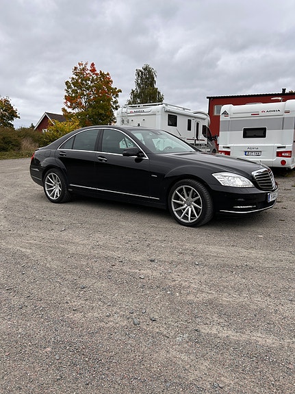 Mercedes-Benz S350 2 of 8