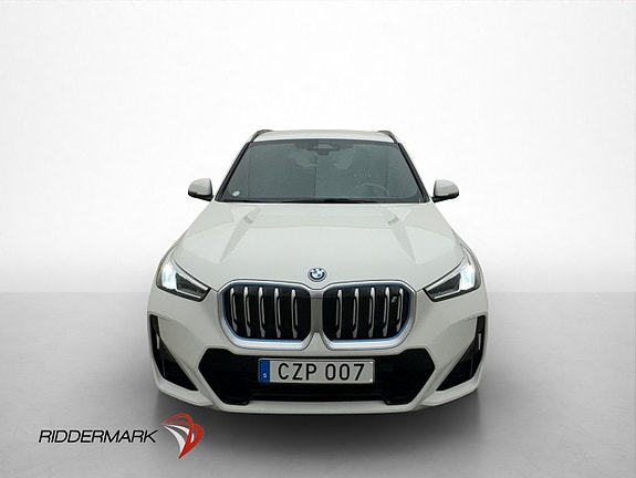 BMW iX1 3 of 30