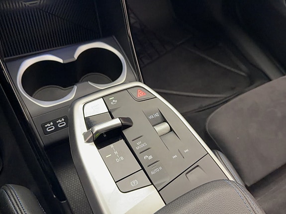 BMW iX1 24 of 30