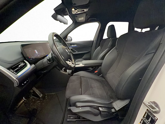 BMW iX1 12 of 30