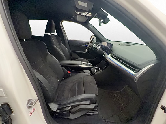 BMW iX1 25 of 30