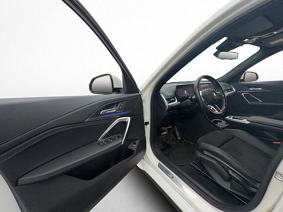 BMW iX1 11 of 30