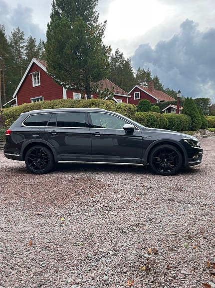 Volkswagen Passat Alltrack 6 of 19