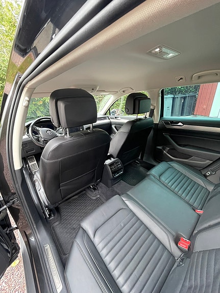 Volkswagen Passat Alltrack 10 of 19
