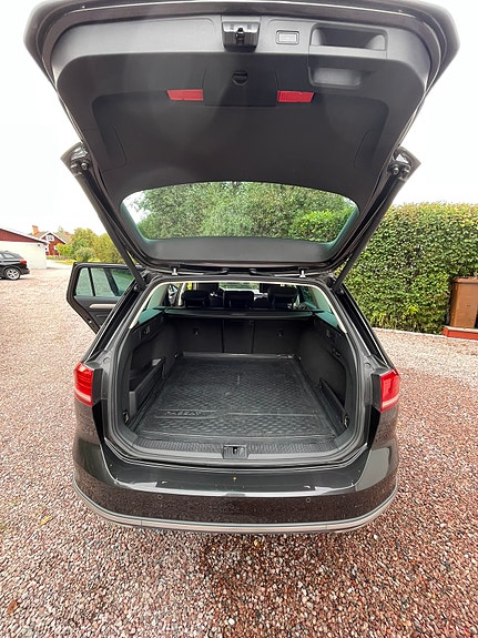 Volkswagen Passat Alltrack 12 of 19