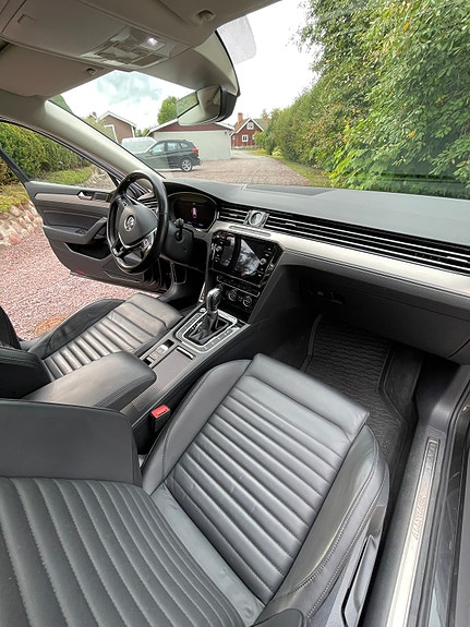 Volkswagen Passat Alltrack 14 of 19