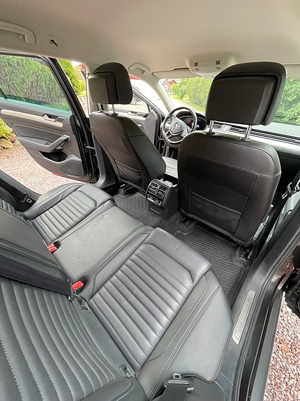 Volkswagen Passat Alltrack 13 of 19
