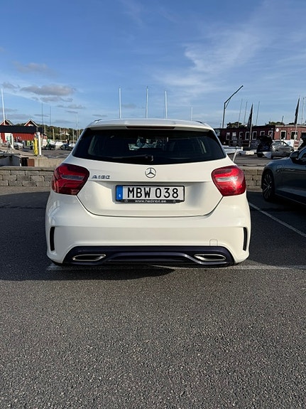 Mercedes-Benz A180 4 of 12