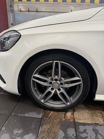Mercedes-Benz A180 3 of 12