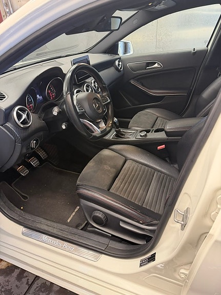 Mercedes-Benz A180 10 of 12