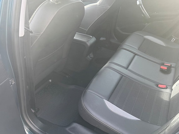 Peugeot 2008 10 of 17