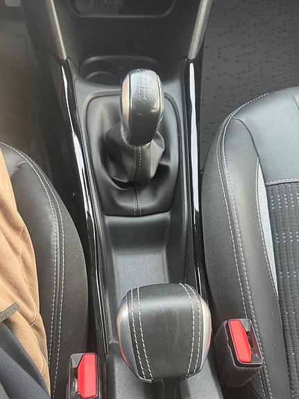 Peugeot 2008 12 of 17