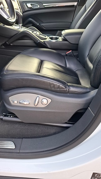 Porsche Cayenne 10 of 14