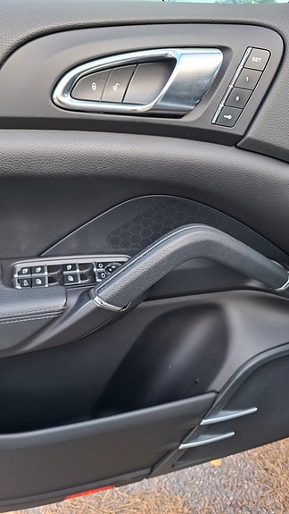 Porsche Cayenne 12 of 14