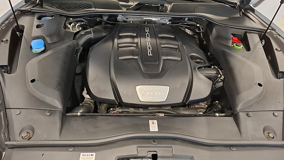 Porsche Cayenne 6 of 8