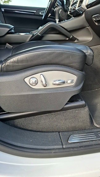 Porsche Cayenne 11 of 14