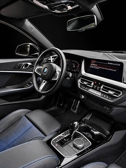 BMW 218i 8 of 12