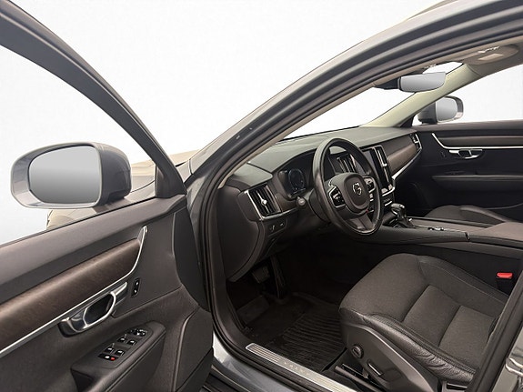 Volvo V90 Cross Country 10 of 30