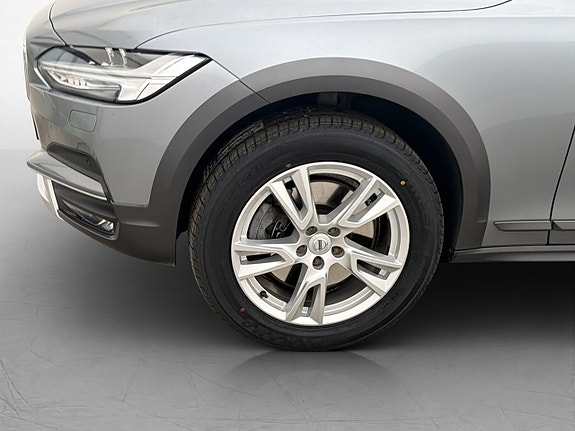 Volvo V90 Cross Country 28 of 30