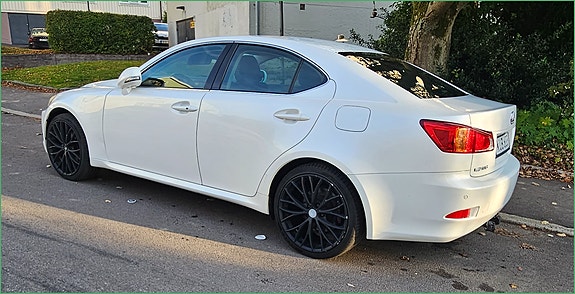 Lexus IS220d 4 of 8