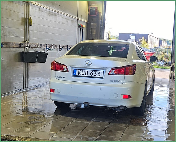 Lexus IS220d 6 of 8