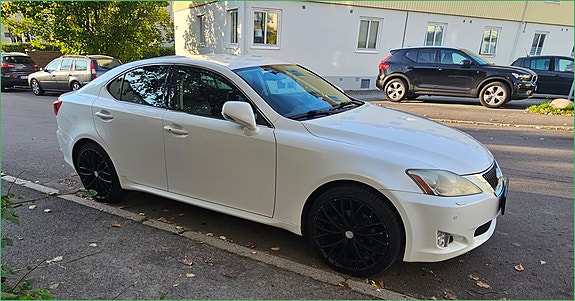 Lexus IS220d 5 of 8