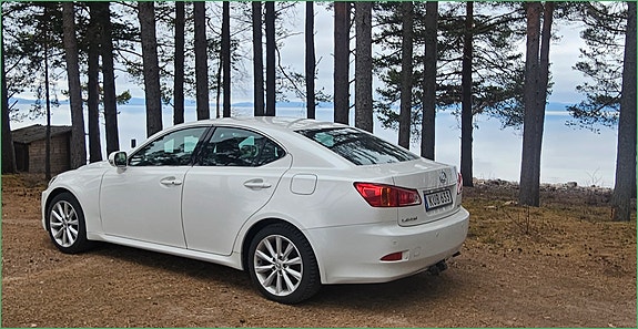 Lexus IS220d 2 of 8