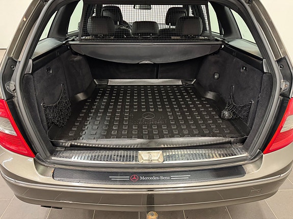 Mercedes-Benz C180 12 of 13