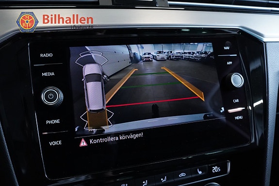 Volkswagen Passat Alltrack 8 of 27