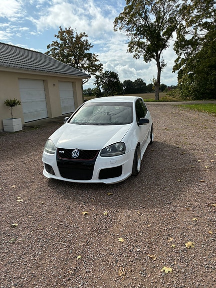 Volkswagen Golf V 2 of 13