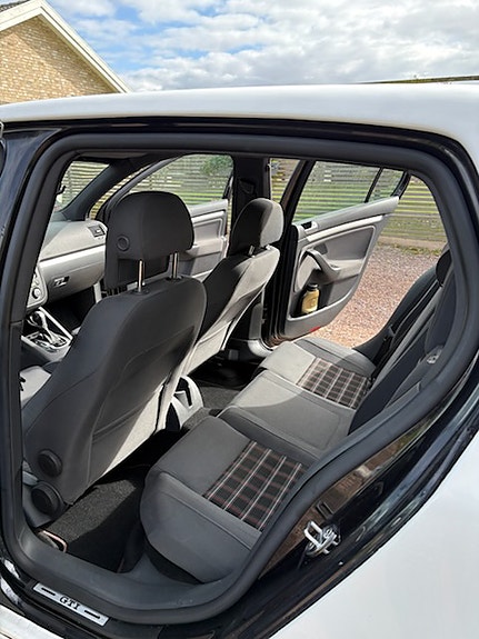 Volkswagen Golf V 9 of 13