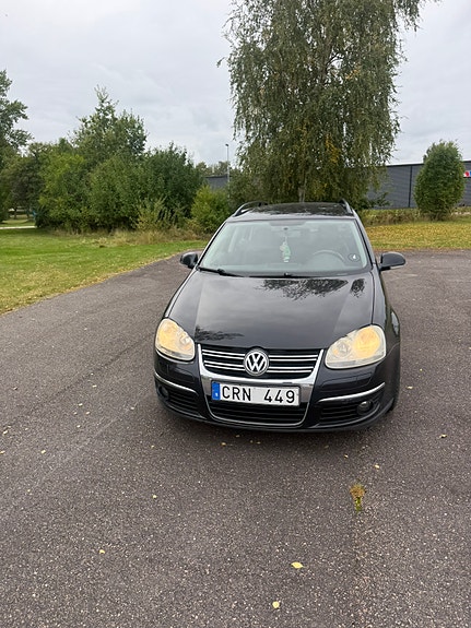 Volkswagen Golf V 2 of 5