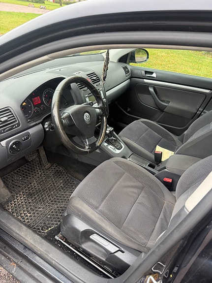 Volkswagen Golf V 5 of 5