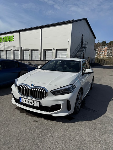 BMW 118i 2 of 10