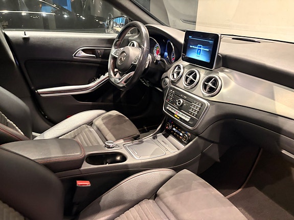Mercedes-Benz CLA200 5 of 17
