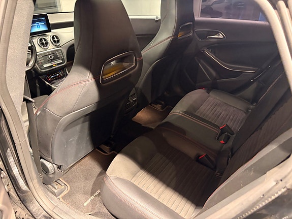 Mercedes-Benz CLA200 13 of 17