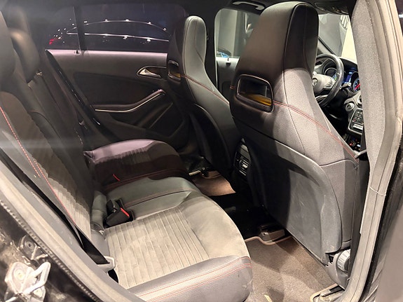 Mercedes-Benz CLA200 12 of 17