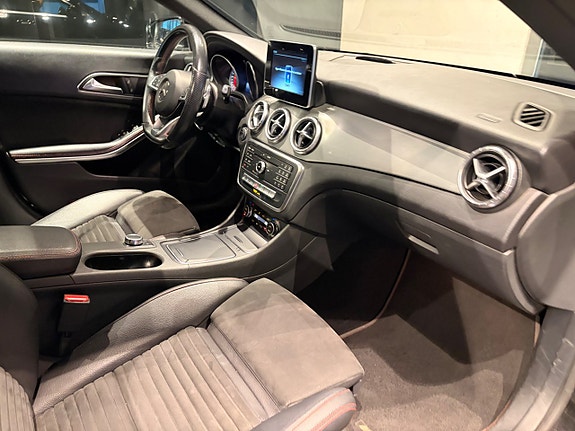 Mercedes-Benz CLA200 4 of 17