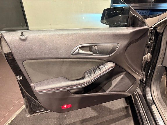 Mercedes-Benz CLA200 16 of 17