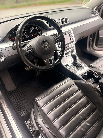 Volkswagen Passat Alltrack 9 of 14