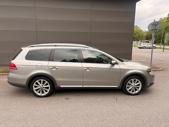 Volkswagen Passat Alltrack 4 of 14