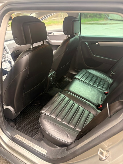 Volkswagen Passat Alltrack 8 of 14