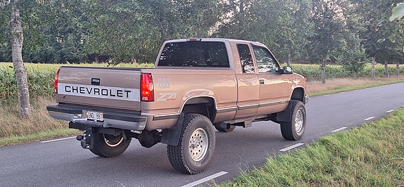 Chevrolet K1500 2 of 4