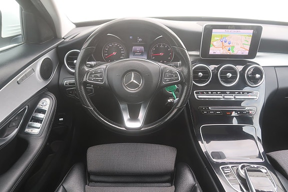 Mercedes-Benz C180 9 of 27