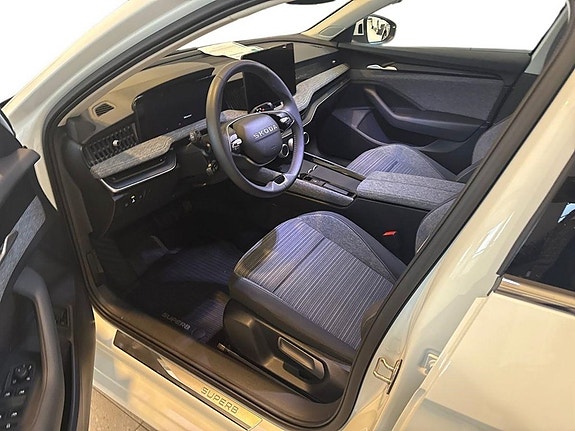 Skoda Superb 9 of 15