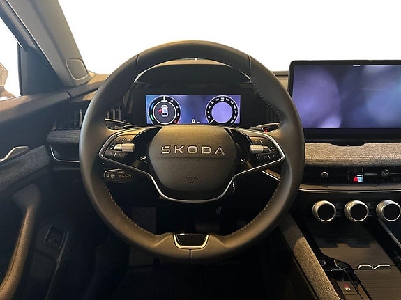Skoda Superb 8 of 15