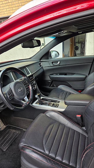 Kia Optima 7 of 9